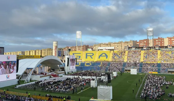 la-misa-del-sagrado-corazon-de-jesus-reune-a-25-000-fieles-en-gran-canaria