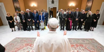 el-papa-leon-xiv-se-reune-con-escritores-para-celebrar-el-centenario-de-la-libreria-vaticana
